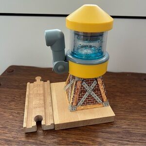 Thomas & Friends Wooden Railway Sodor Yellow Water Tower + Magnetic Track Piece
